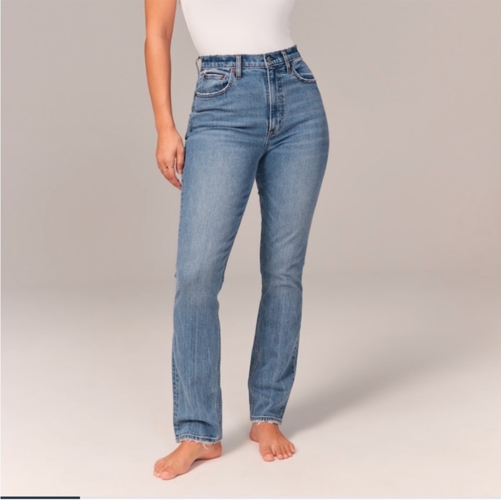 NWT Curve Love Ultra High Rise Slim Straight Jean